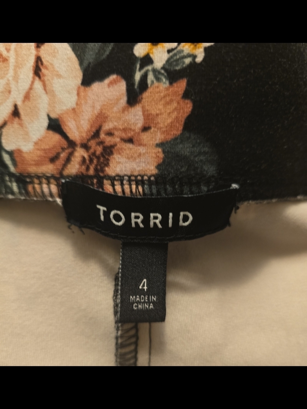 Torrid Floral Midi Pencil skirt 
Size 4 = Size 26 - Picture 5 of 9